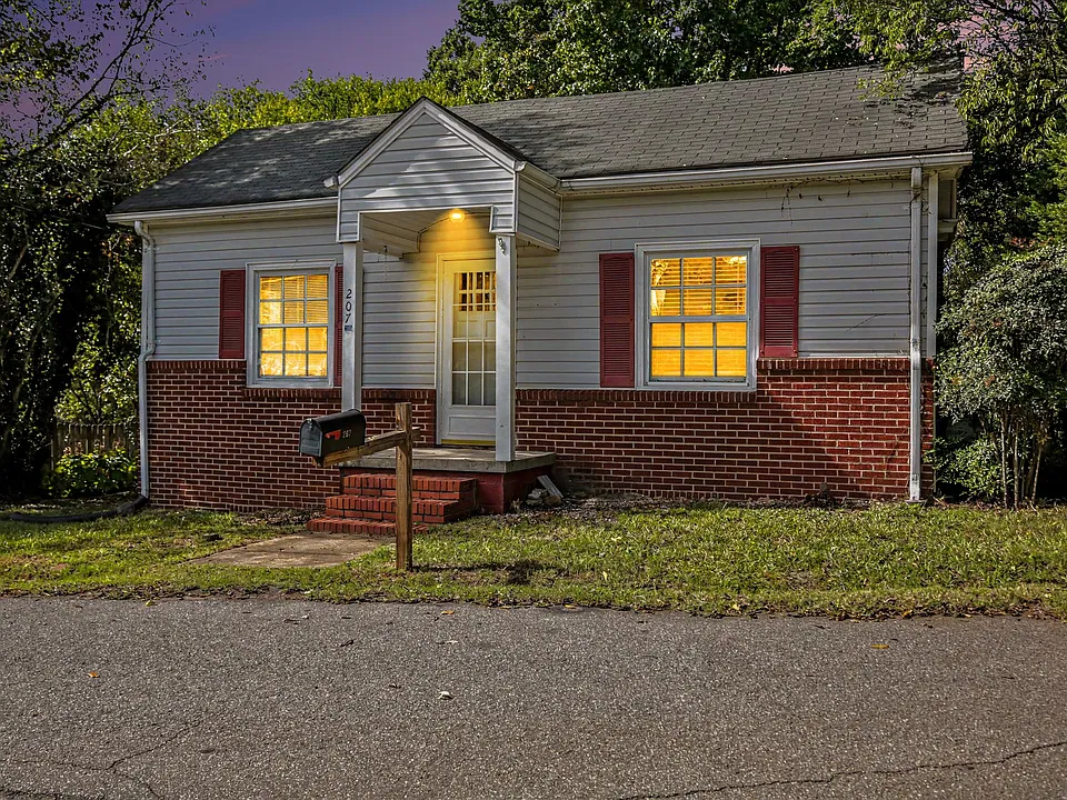 207 Short Morgan St