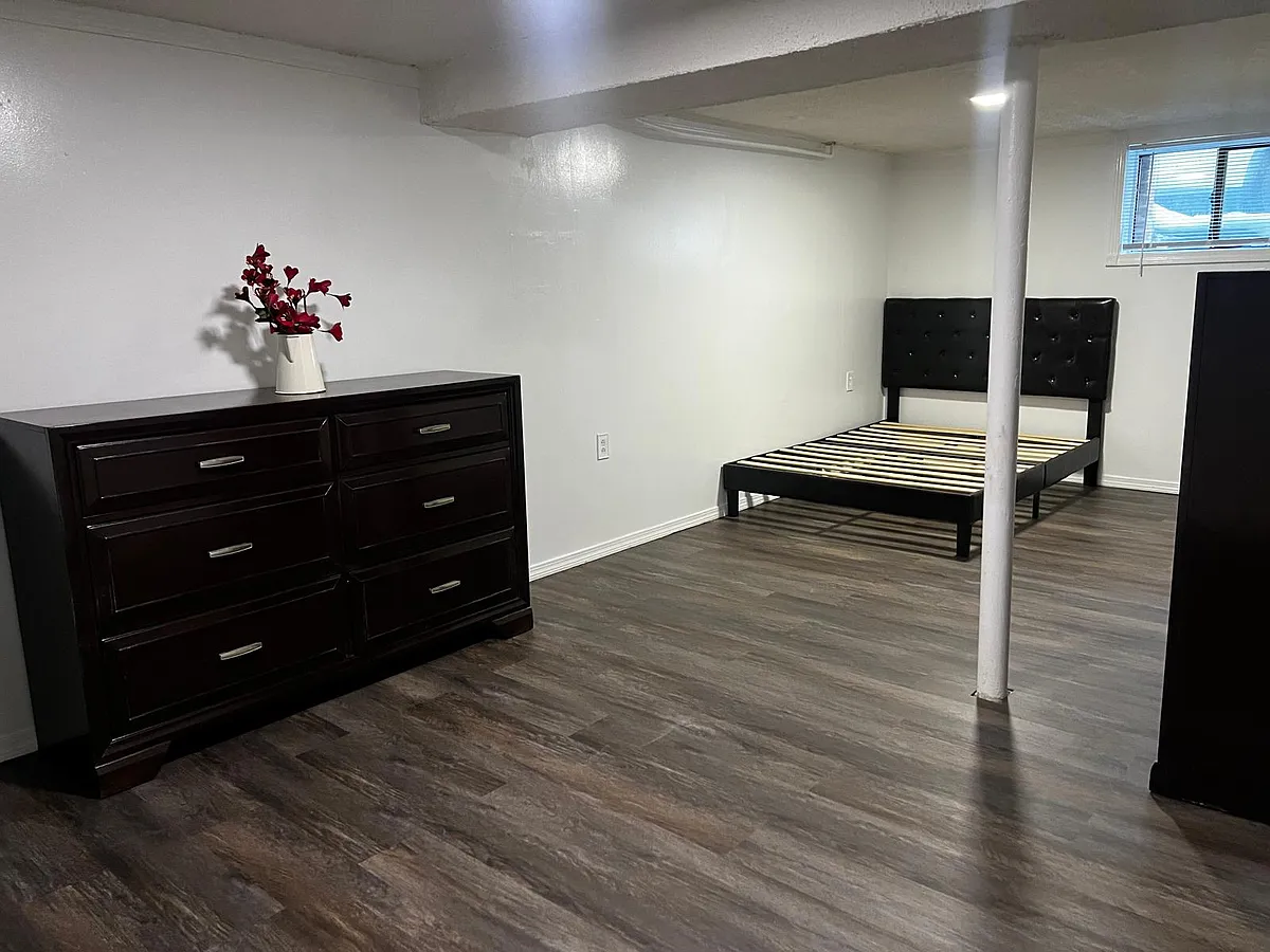 Building Photo - 15 Fairview Ave #1