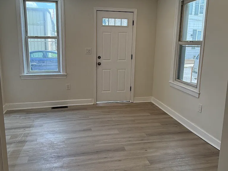 108 W Green St #110 — Photo 1