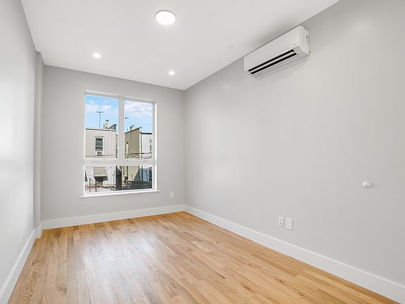 4th image of 329 Rutland Rd #2
