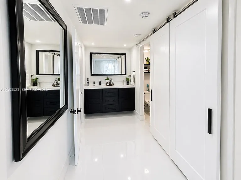 300 Bayview Dr #Penthouse 11 — Photo 6