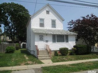 274 S 2nd St, Lindenhurst, NY 11757