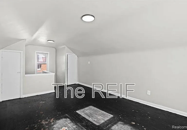 20045 Greenlawn St — Photo 10