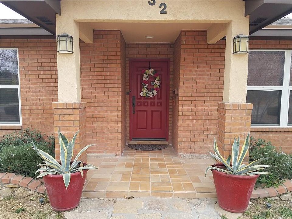 1st image of 332 Stewart Dr