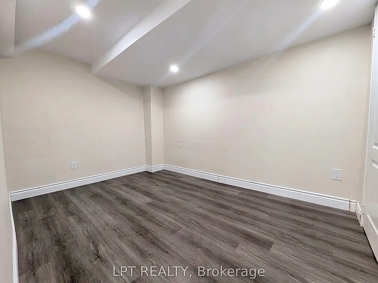 22 Dufay Rd — Photo 19