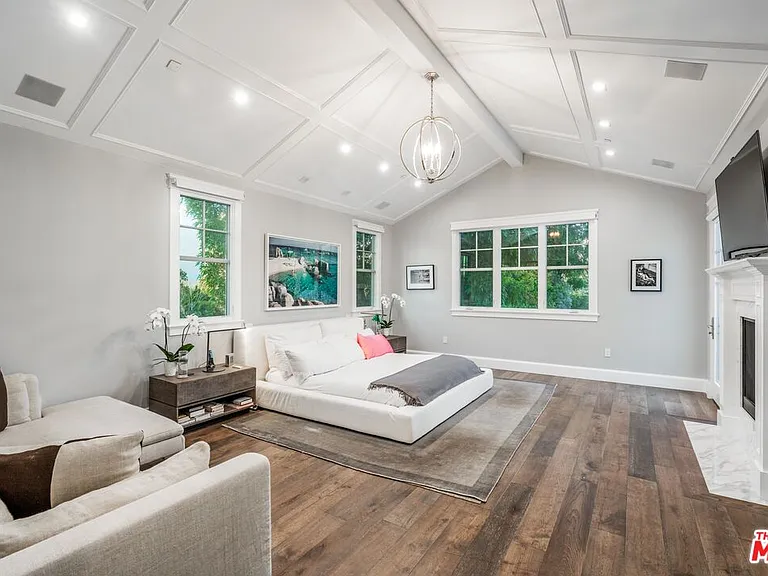 4800 Zelzah Ave — Photo 34