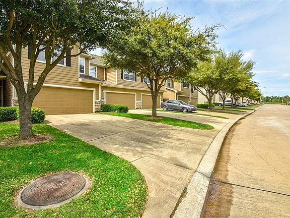 2nd image of 6107 Yorktown Meadow Ln