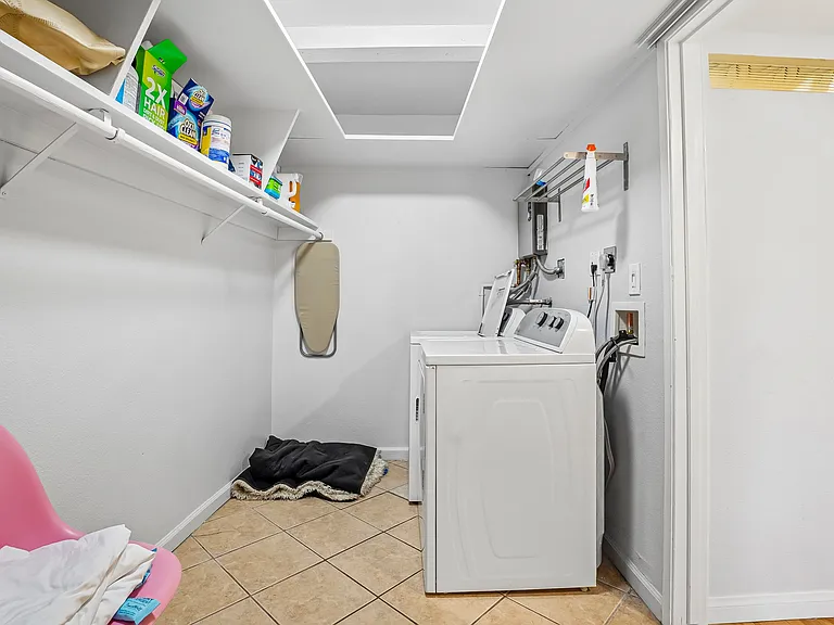 1701 Clinton St #210 — Photo 27