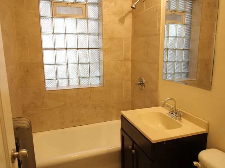 2337 W Rosemont Ave — Photo 4