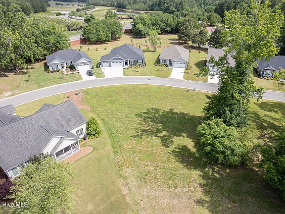 4th image of 111 Firethorn Circle