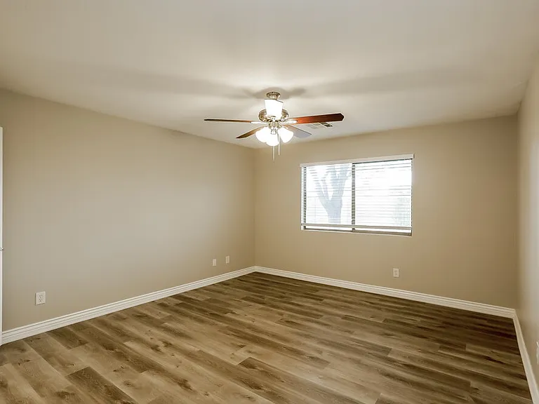 1079 E Yuma Ave — Photo 10
