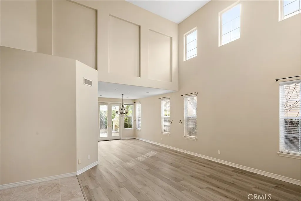 5 bed, 4.0 bath, 3118 sqft, $7,800 — Photo 2