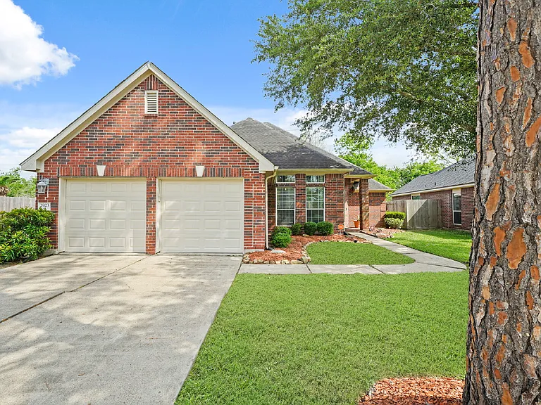 2923 Humble Dr — Photo 1