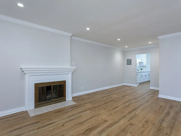 1001-1005 W Huntington Dr — Photo 13
