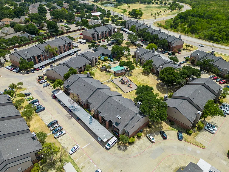 Trinity Apartments — Photo 16