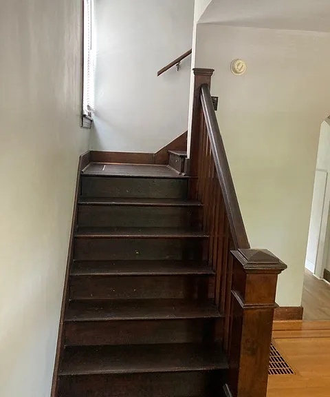 2124 Crittenden Dr — Photo 8