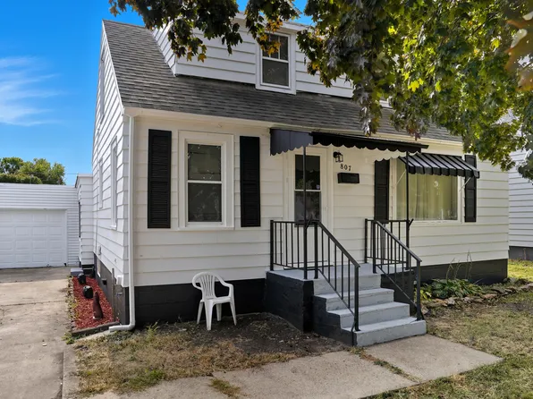 807 W 12th St, Sterling, IL 61081