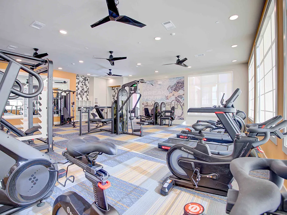 Sendero Trace apartments community photo