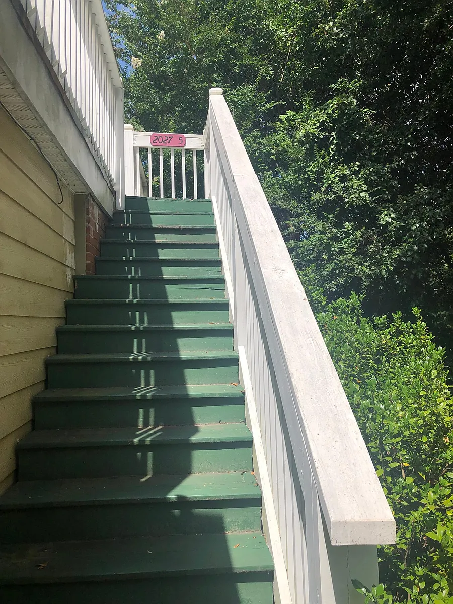Click on the arrows to give you a tour of the apartment! - 2027 S Milledge Ave #5
