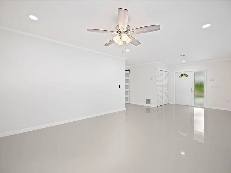 561 SW 168th Ter — Photo 10