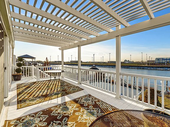 3rd image of 3256 Ocean Harbor Dr
