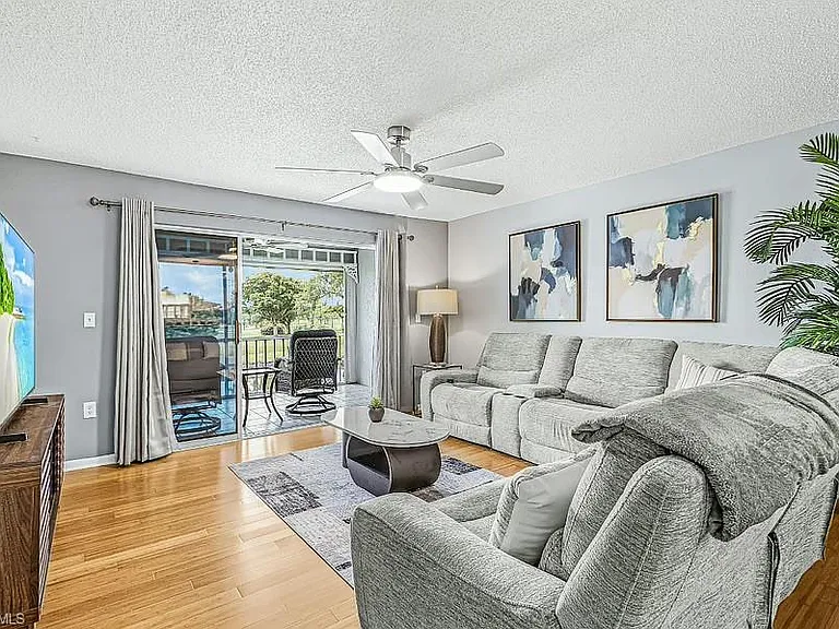 600 Valley Stream Dr #F8 — Photo 8