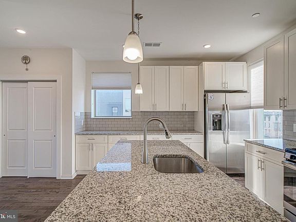 5th image of 2041 E Lehigh Ave #B64