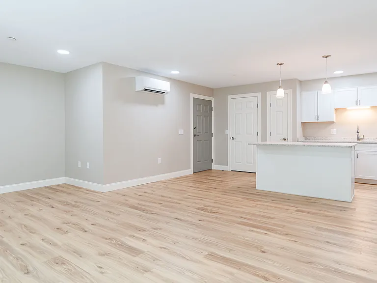 14 Country Club Rd #4 — Photo 5