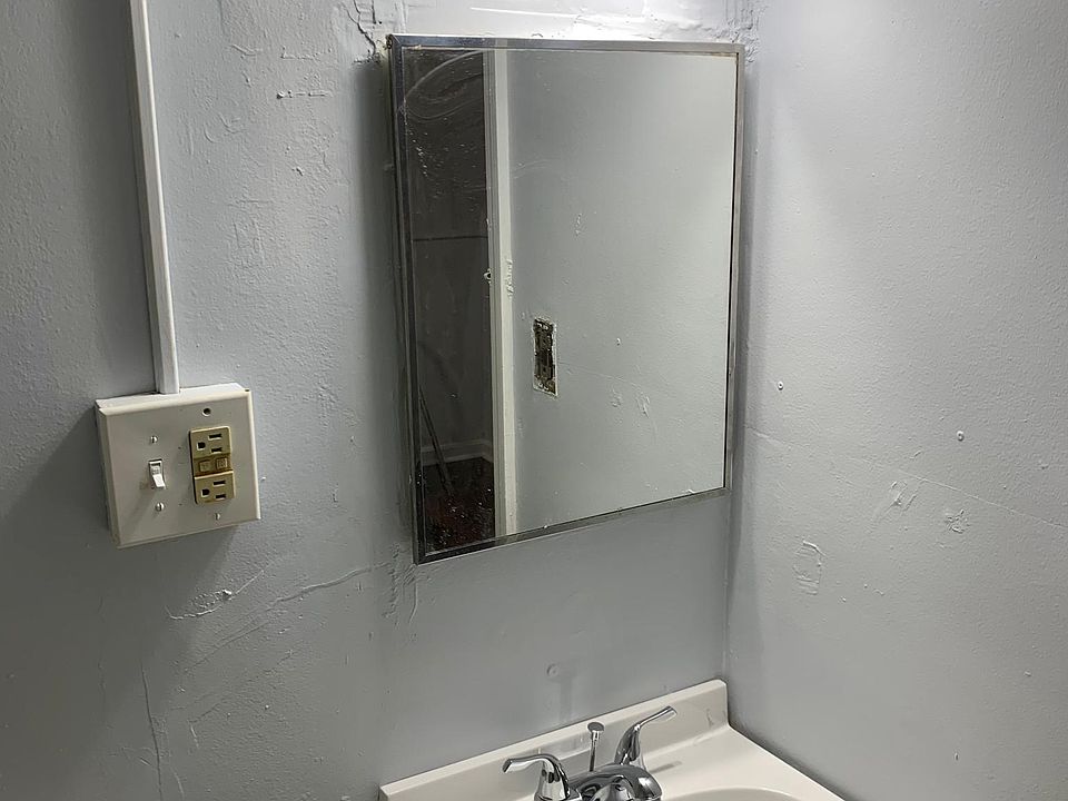 1st image of 3268 E 49th St