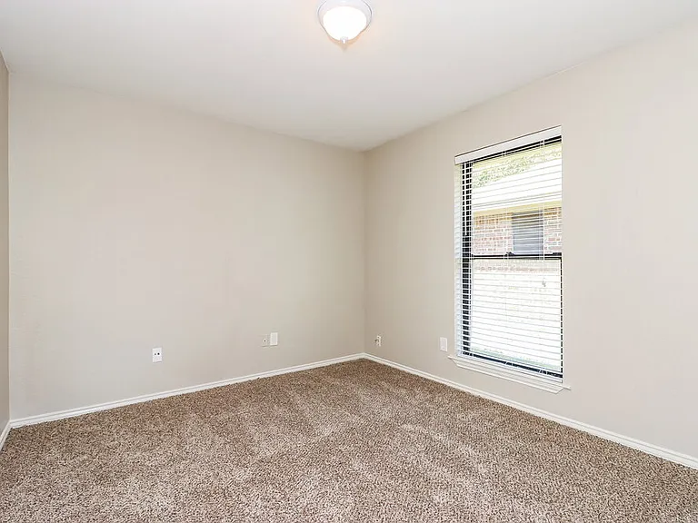 3816 Ashley Ln — Photo 13