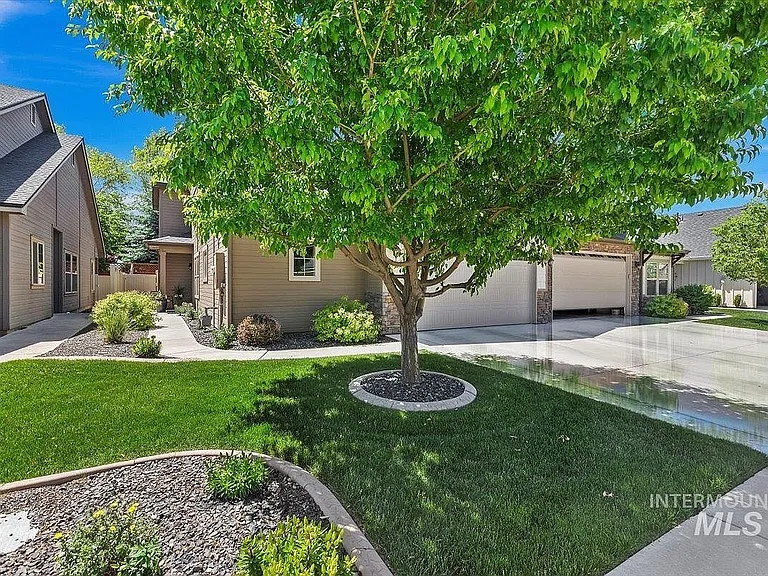 2549 E Satterfield St — Photo 3