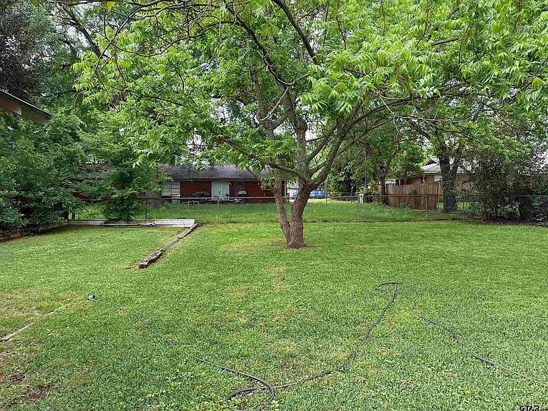 1005 Deaton St — Photo 3