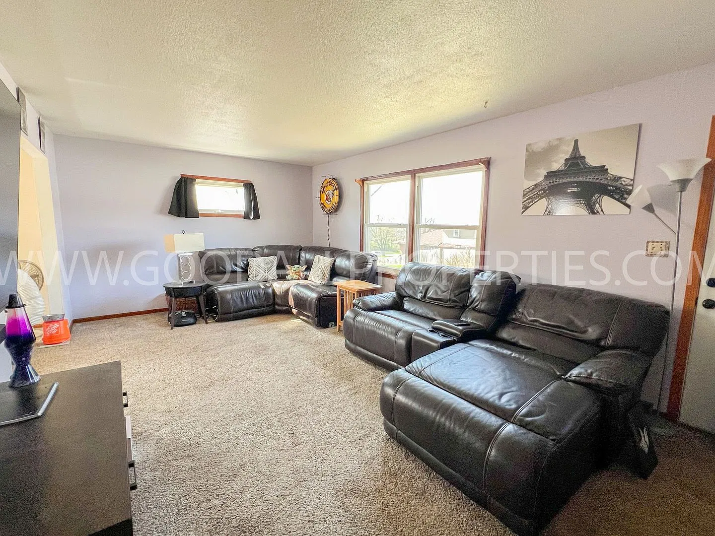Price Reduction!! 4 bedroom home in Des Moines with a 2 car garage and fenced in backyard — Photo 3