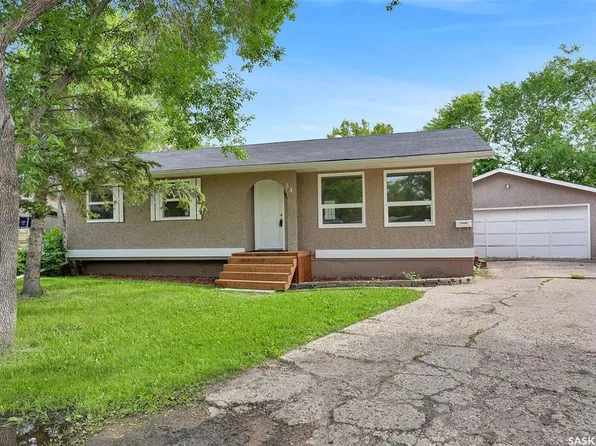34 Armstrong BAY, Regina, SK S4N 4G7