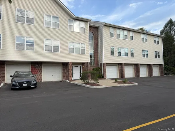 18 Deer Ct Drive Building 19 unit 18, Middletown, NY 10940