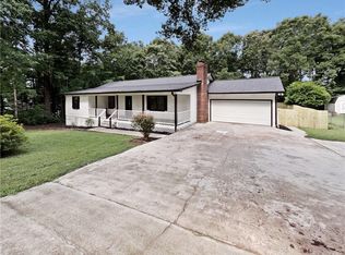 4414 Hidden Oaks Dr, Flowery Branch, GA 30542