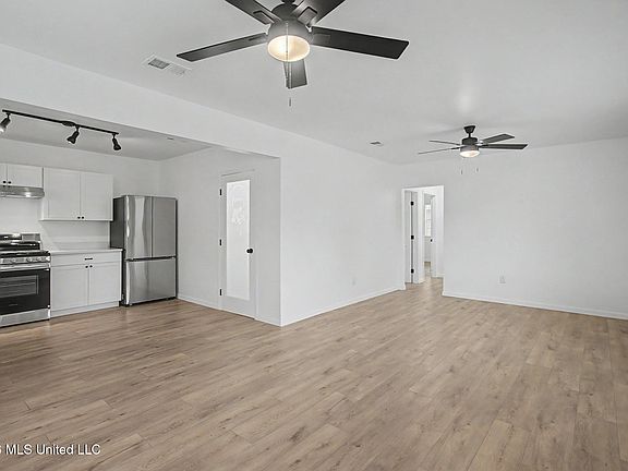 2nd image of 1777 Vaughn St