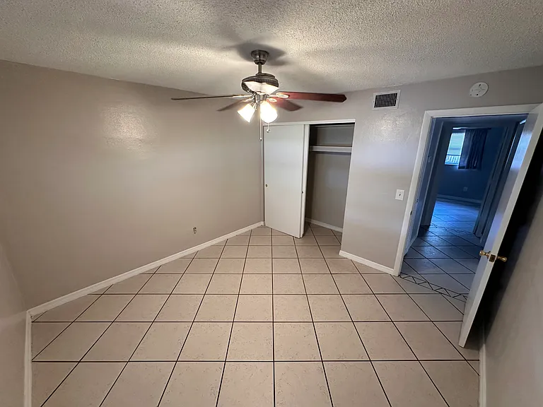 702 Heritage Ln — Photo 7