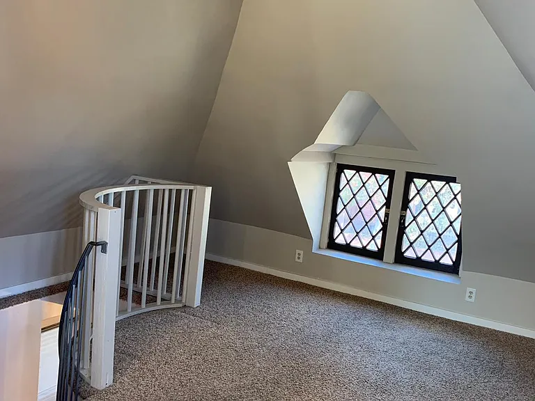 2502 W Argyle Pl — Photo 18