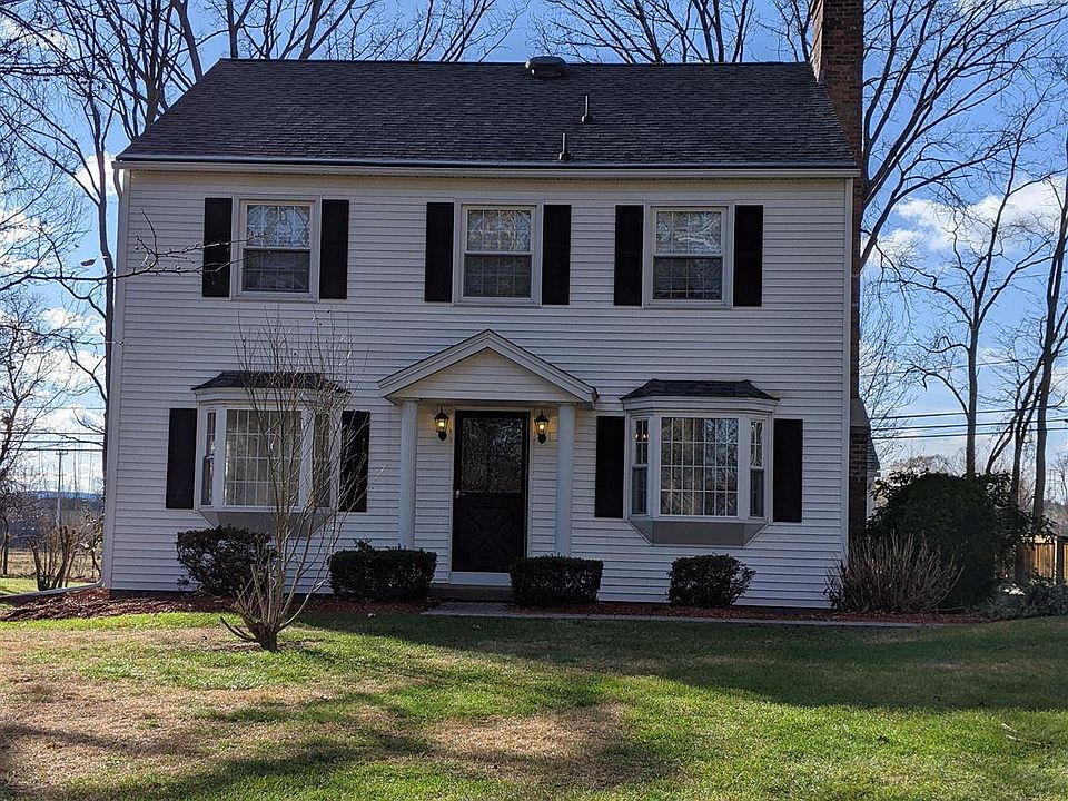 2nd image of 31 W Bayberry Rd