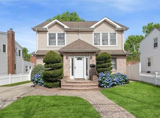 18 Avalon Rd, Hewlett, NY 11557