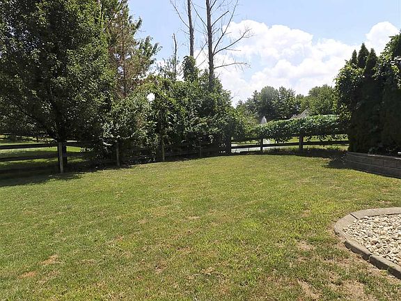 4th image of 7146 Thornwood Ln