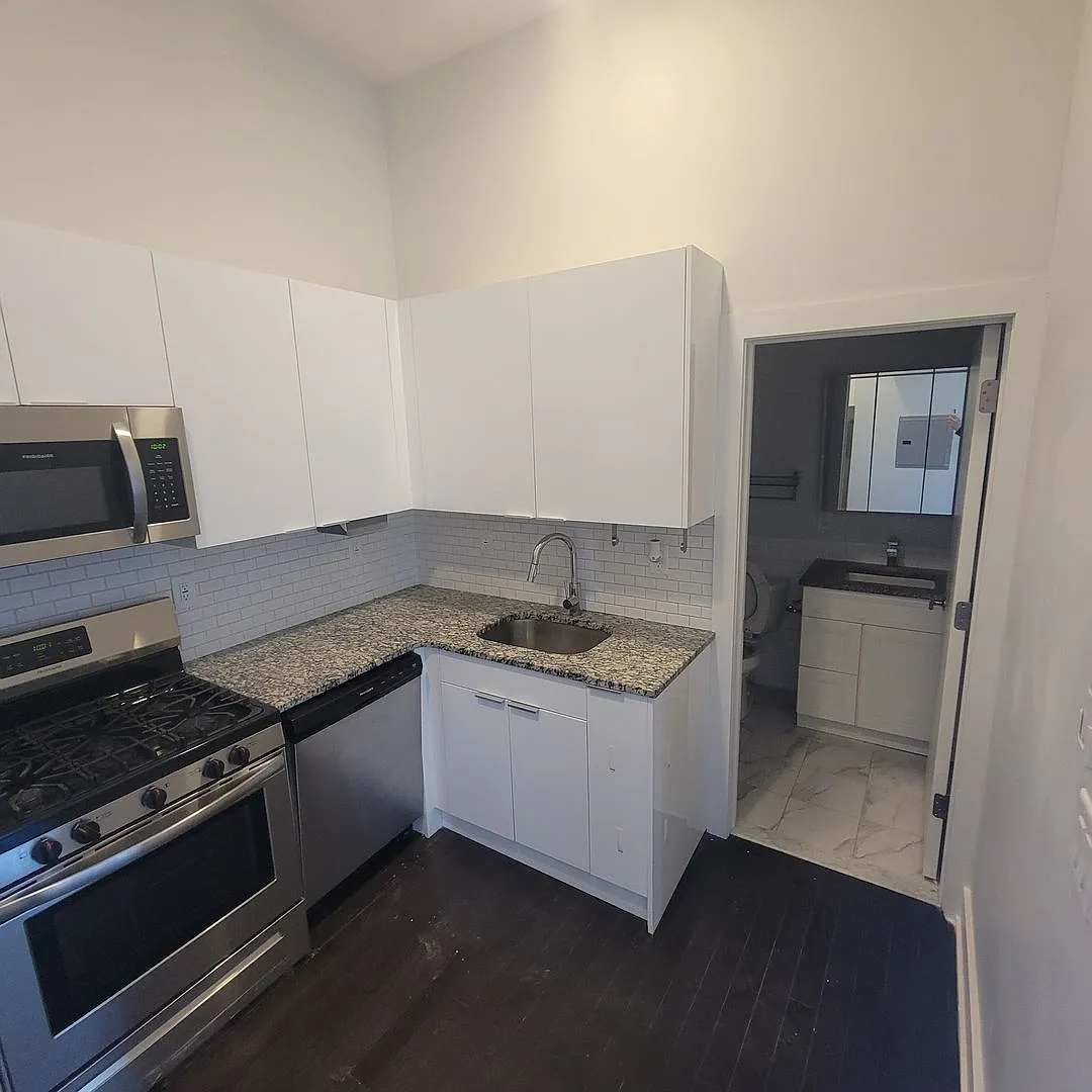 065 - 439 Mercer Street Realty Llc — Photo 2