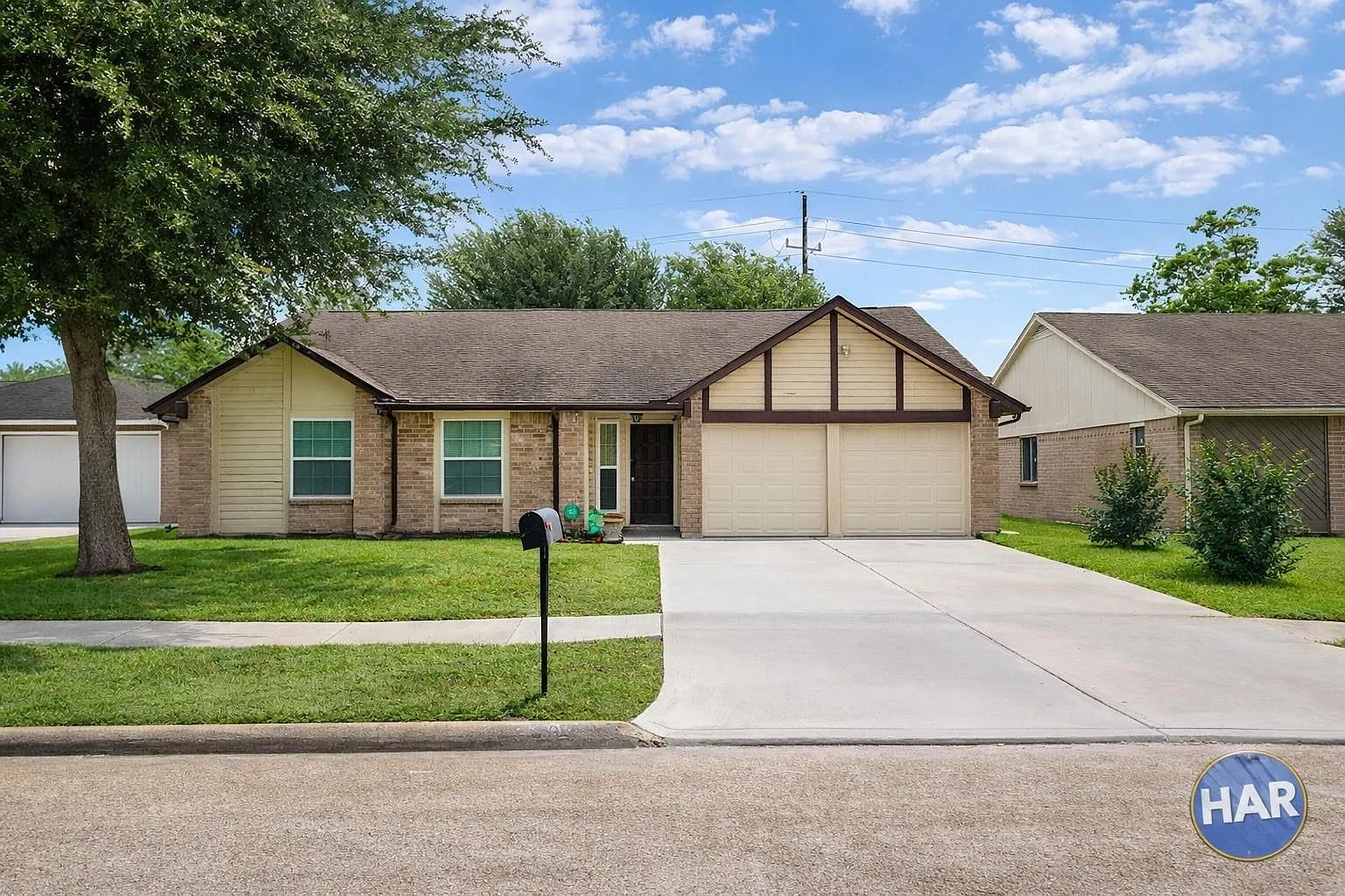 3 bed, 2.0 bath, 2001 sqft, $1,950 — Photo 1