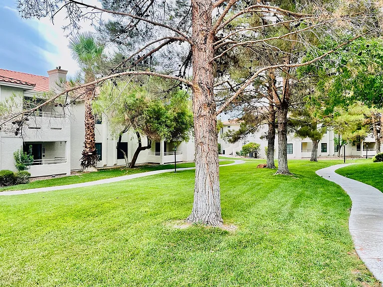 2611 S Durango Dr #204 — Photo 2
