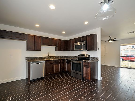 2nd image of 904 Zola Cir