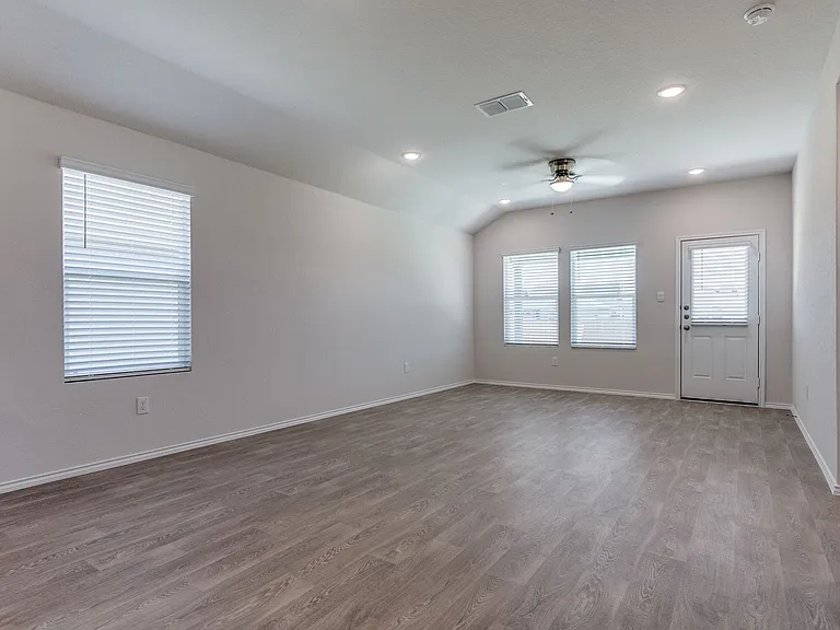 1714 Kolbe Trl — Photo 3