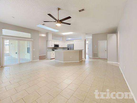 3rd image of 250 Parkview Dr