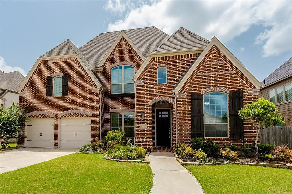5 bed, 5.0 bath, 4375 sqft, $5,300 — Photo 1