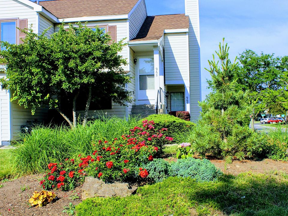 1st image of 967 Brunswick Cir